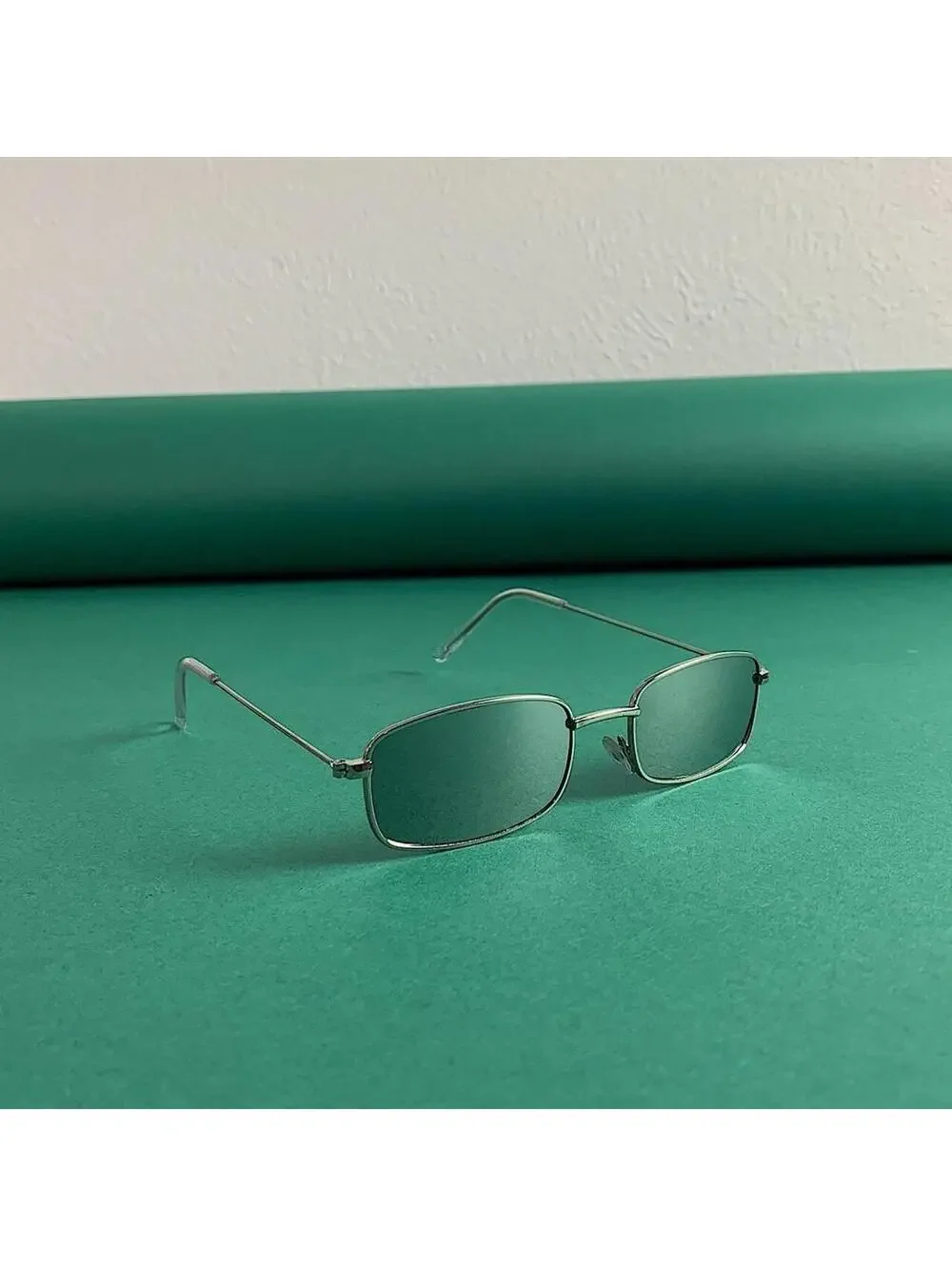 Y2k 90s 2000s vintage unique slim style silver mirror lense sunglasses. Silver